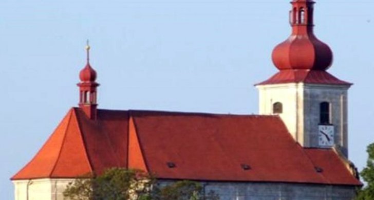 kostel sv. Petra a Pavla.jpg